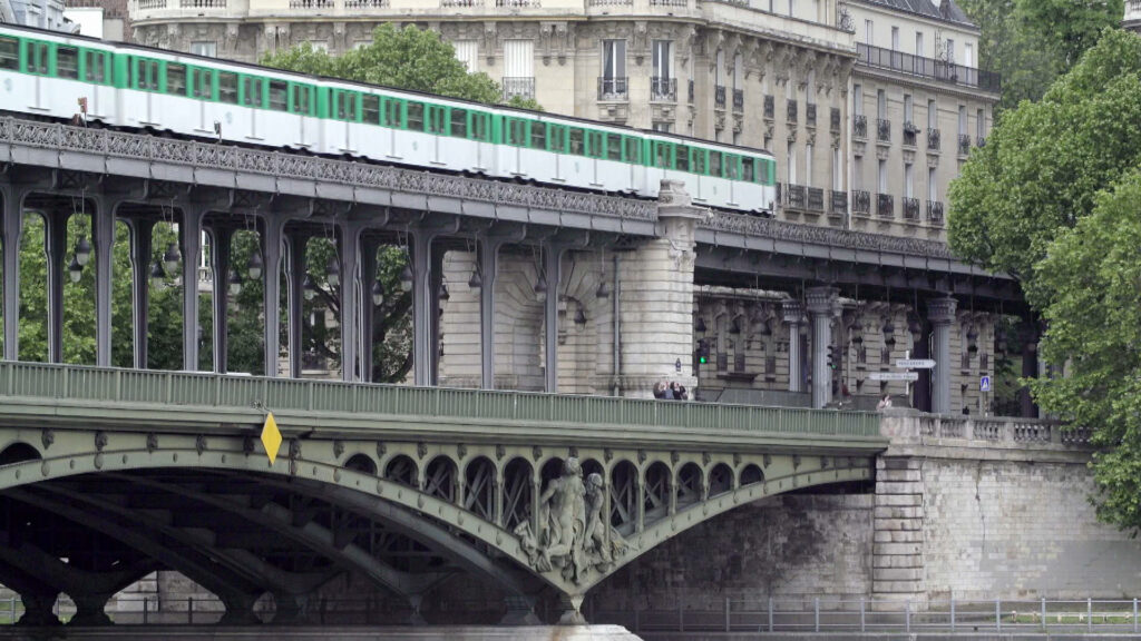 DANS LES COULISSES DU MÉTRO DE PARIS