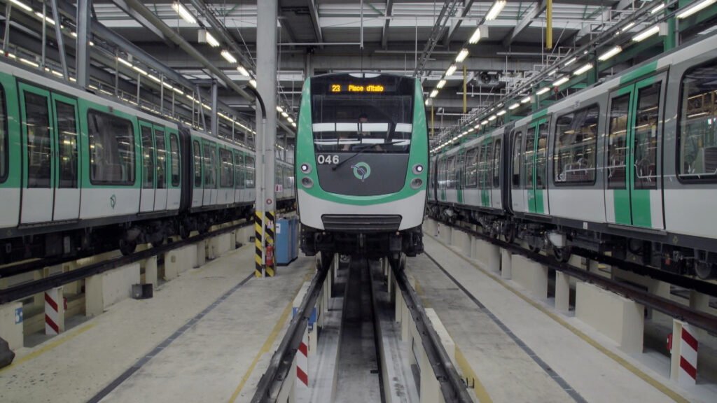 DANS LES COULISSES DU MÉTRO DE PARIS