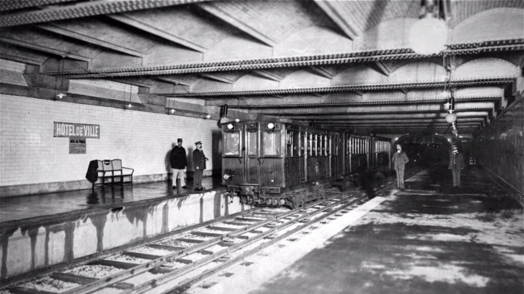 DANS LES COULISSES DU MÉTRO DE PARIS